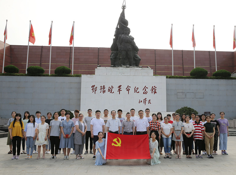 MK体育“不忘初心 牢记使命”七一主题党日活动_副本.jpg